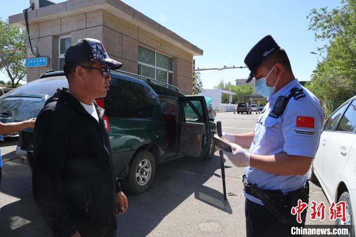 焦点登录：中蒙最大陆路口岸城市：蒙古国客商夏日业务忙